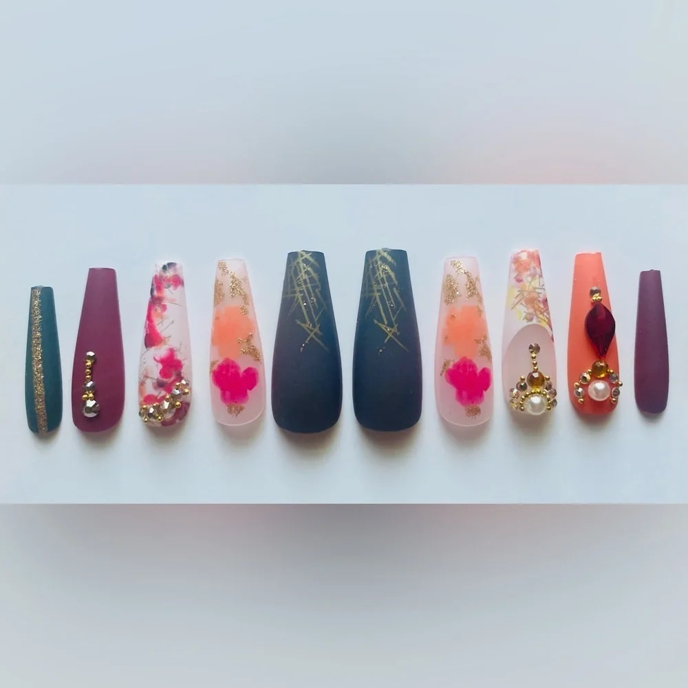 🌸 Host Pick 🌸  Matte Floral Press On Nails - Picture 2 of 3